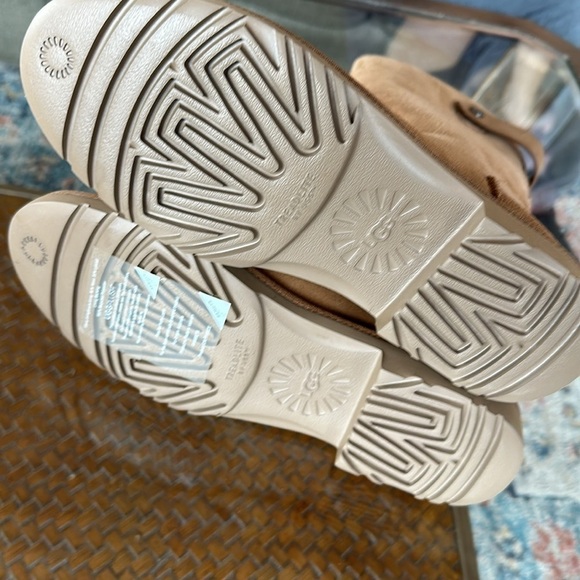 UGG Romely Cuffable size 7.5 sold out! - Picture 8 of 14